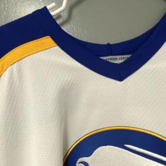 Gilbert Perreault Buffalo Sabres CCM Autographed Jersey with CSI CoA - Picture 13 of 14
